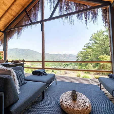 Enchanting Forest With Lake View מוגלה