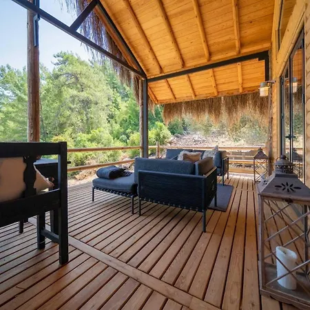 וילה Enchanting Forest With Lake View מוגלה