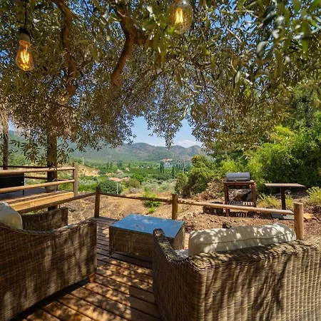 וילה Enchanting Forest With Lake View מוגלה